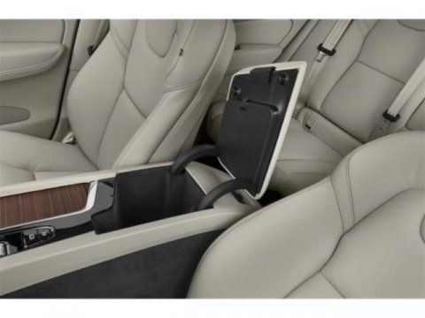 2021 Volvo XC60 Momentum 2021 Volvo XC60 Momentum