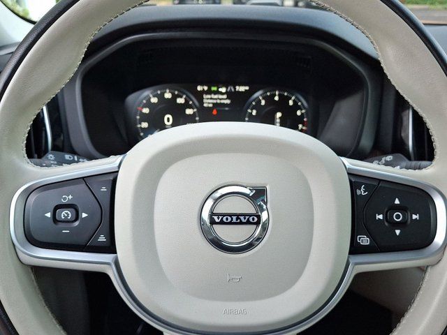 2021 Volvo XC60 Momentum