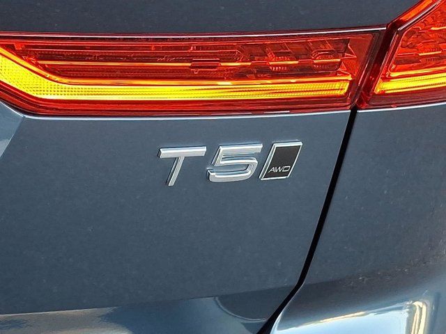 2021 Volvo XC60 Momentum