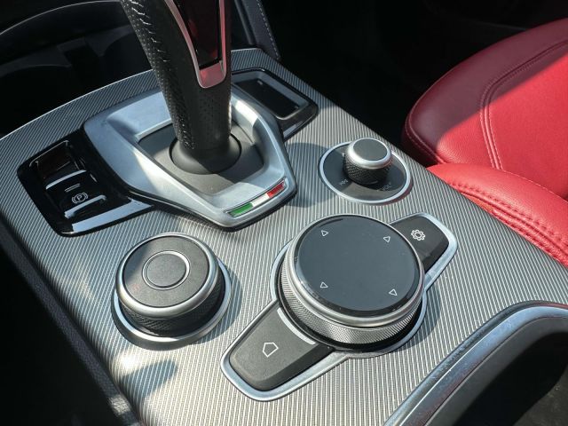 2022 Alfa Romeo Stelvio Veloce AWD