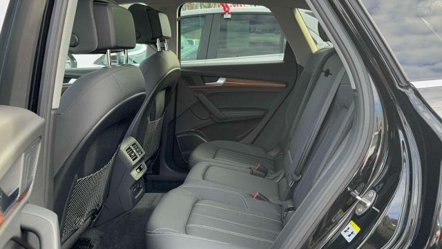 2022 Audi Q5 S line Premium Plus 45 TFSI quattro 2022 Audi Q5 S line Premium Plus 45 TFSI quattro