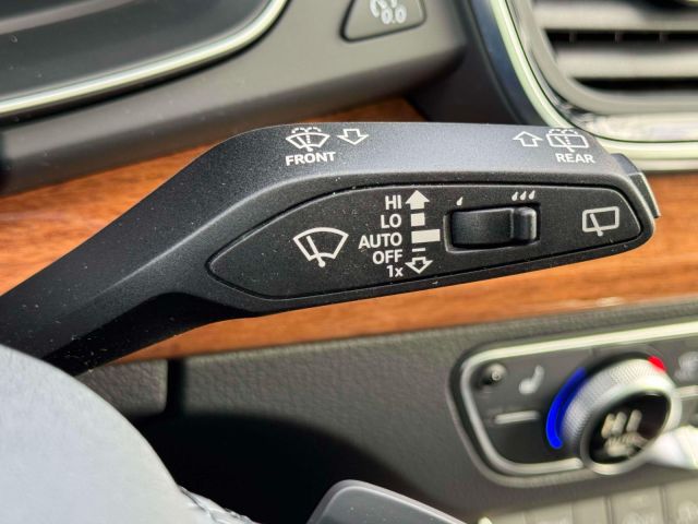 2022 Audi Q5 S line Premium Plus 45 TFSI quattro 2022 Audi Q5 S line Premium Plus 45 TFSI quattro