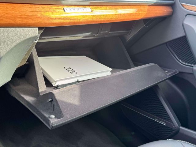 2022 Audi Q5 S line Premium Plus 45 TFSI quattro 2022 Audi Q5 S line Premium Plus 45 TFSI quattro