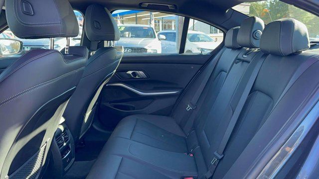 2022 BMW 3 Series 330i xDrive 2022 BMW 3 Series 330i xDrive