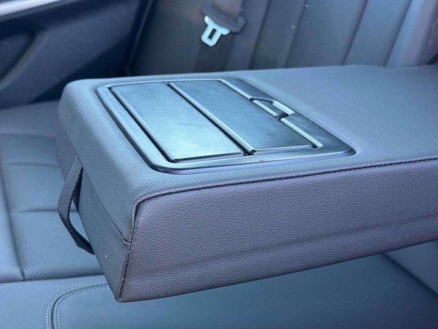 2022 BMW 3 Series 330i xDrive 2022 BMW 3 Series 330i xDrive