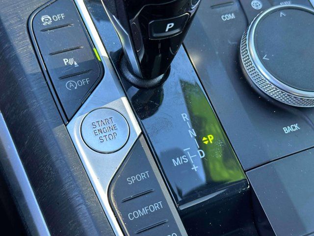 2022 BMW 3 Series 330i xDrive 2022 BMW 3 Series 330i xDrive