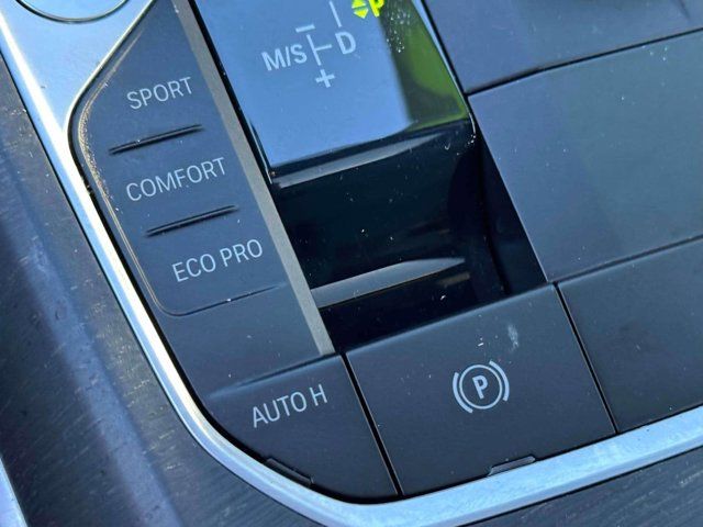 2022 BMW 3 Series 330i xDrive 2022 BMW 3 Series 330i xDrive