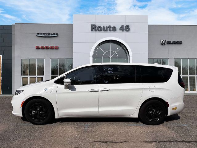 2022 Chrysler Pacifica Hybrid Limited FWD