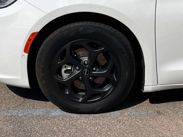 2022 Chrysler Pacifica Hybrid Limited FWD