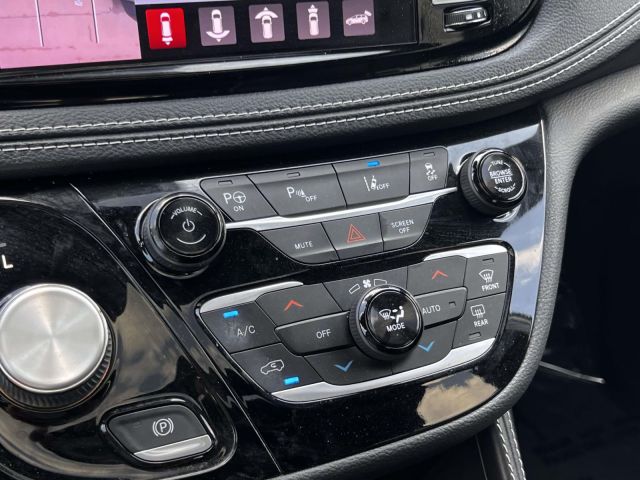 2022 Chrysler Pacifica Hybrid Limited FWD