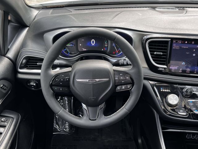 2022 Chrysler Pacifica Hybrid Limited FWD