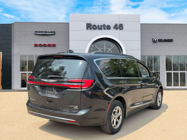 2022 Chrysler Pacifica Limited AWD