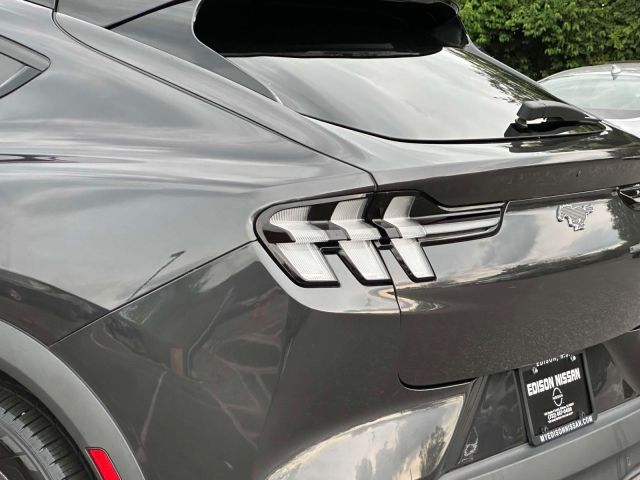 2022 Ford Mustang Mach-E Select AWD