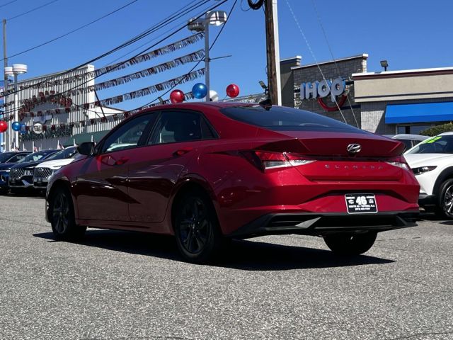 2022 Hyundai Elantra SEL IVT