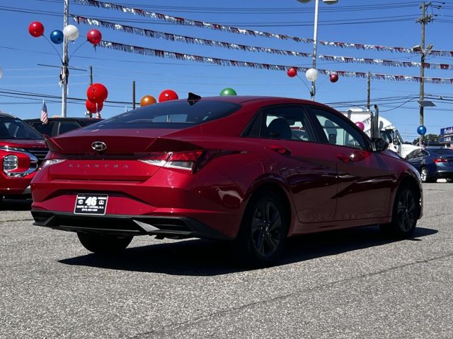 2022 Hyundai Elantra SEL IVT