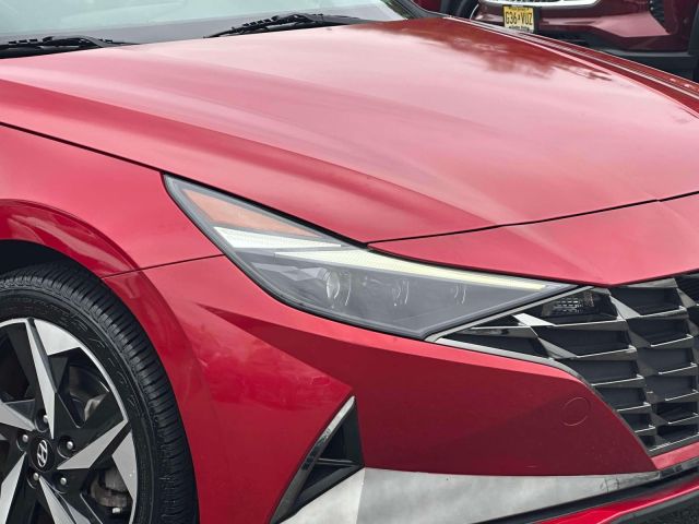 2022 Hyundai Elantra Limited IVT