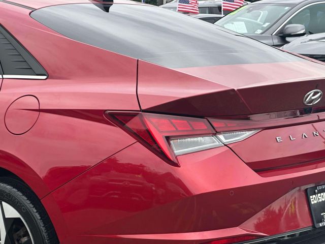 2022 Hyundai Elantra Limited IVT