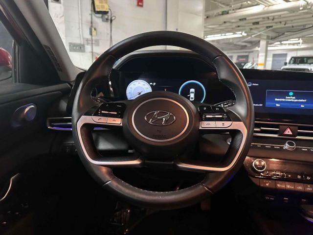 2022 Hyundai Elantra Limited IVT