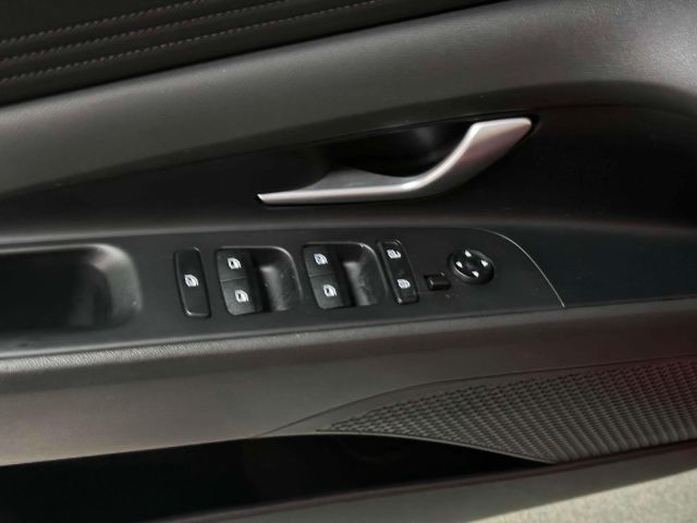 2022 Hyundai Elantra Limited IVT