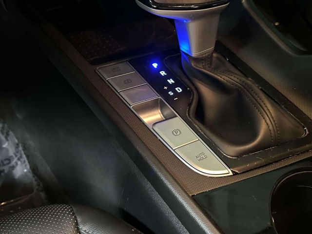 2022 Hyundai Elantra Limited IVT