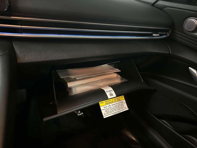 2022 Hyundai Elantra Limited IVT