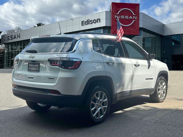 2022 Jeep Compass Latitude Lux
