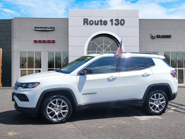 2022 Jeep Compass Latitude Lux
