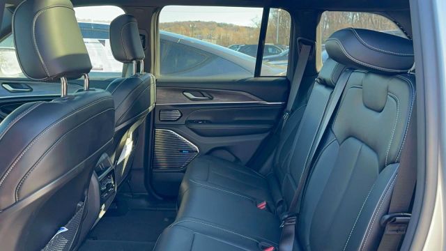 2022 Jeep Grand Cherokee Overland 4x4