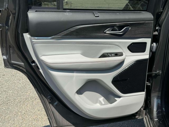 2022 Jeep Grand Cherokee Overland 4x4