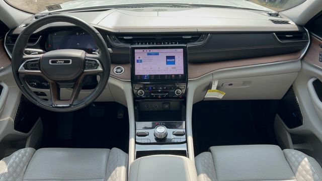 2022 Jeep Grand Cherokee Summit 4x4