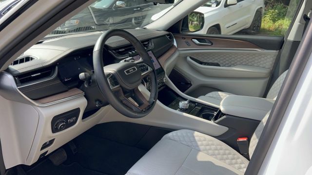 2022 Jeep Grand Cherokee Summit 4x4