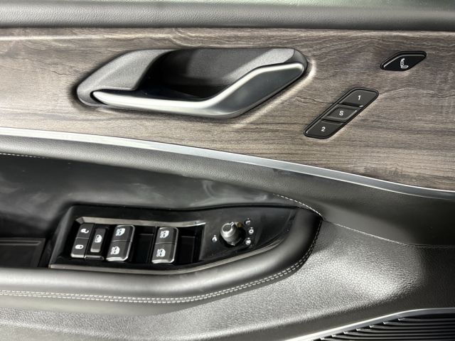 2022 Jeep Grand Cherokee Overland 4xe 2022 Jeep Grand Cherokee Overland 4xe