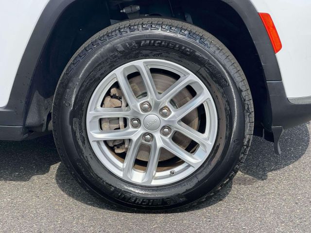 2022 Jeep Grand Cherokee L Laredo 4x4