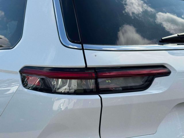 2022 Jeep Grand Cherokee L Laredo 4x4