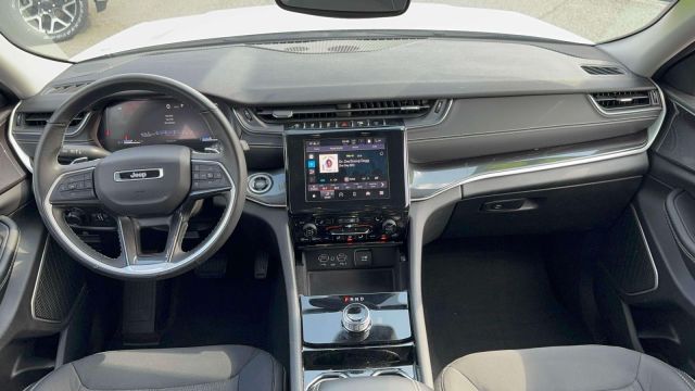 2022 Jeep Grand Cherokee L Laredo 4x4