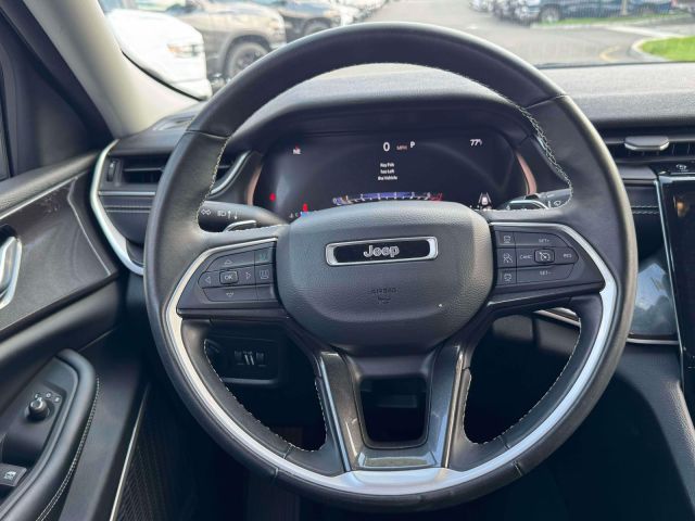 2022 Jeep Grand Cherokee L Laredo 4x4