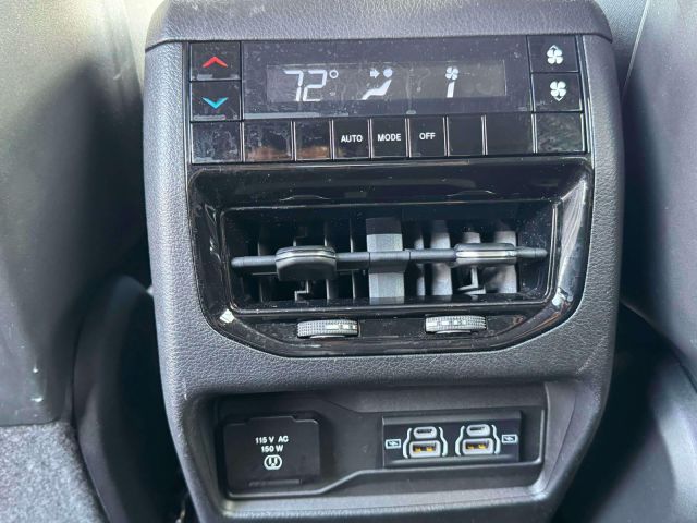 2022 Jeep Grand Cherokee L Laredo 4x4