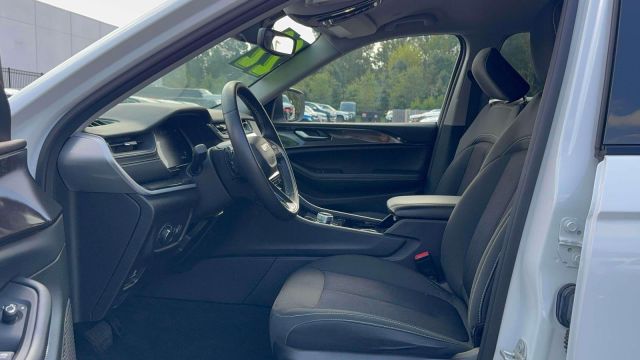 2022 Jeep Grand Cherokee L Laredo 4x4