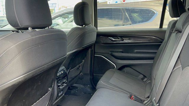 2022 Jeep Grand Cherokee L Laredo