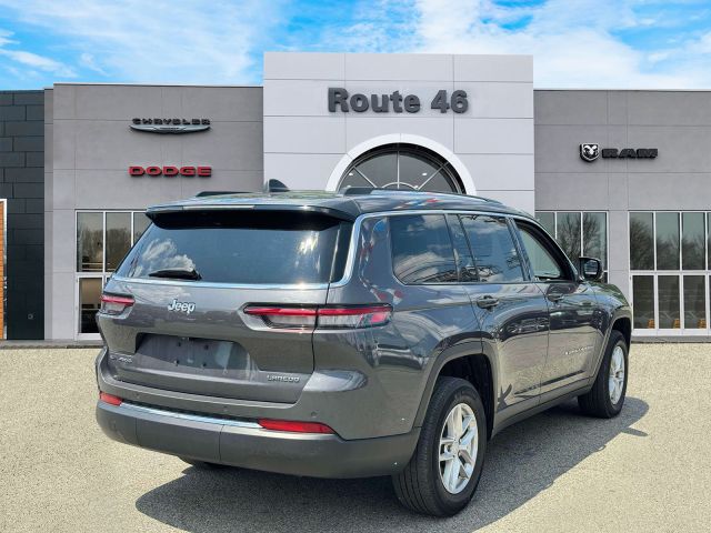 2022 Jeep Grand Cherokee L Laredo 4x4