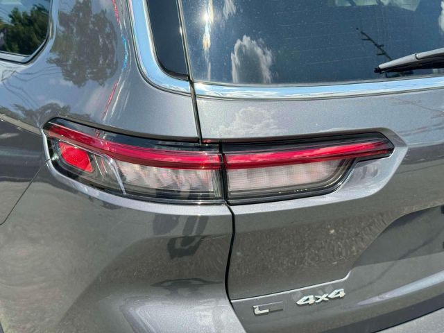2022 Jeep Grand Cherokee L Laredo 4x4