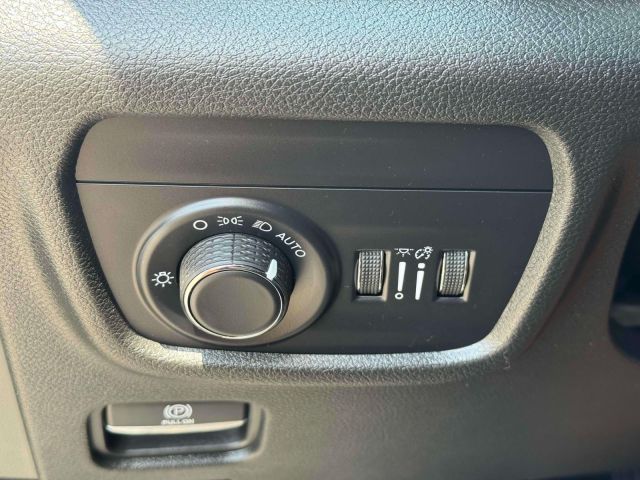2022 Jeep Grand Cherokee L Laredo 4x4