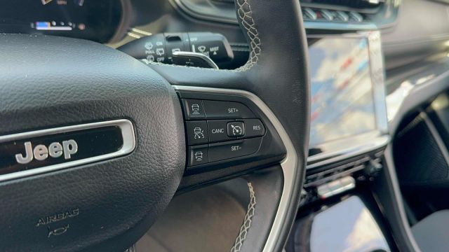 2022 Jeep Grand Cherokee L Laredo 4x4