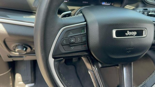2022 Jeep Grand Cherokee L Laredo 4x4