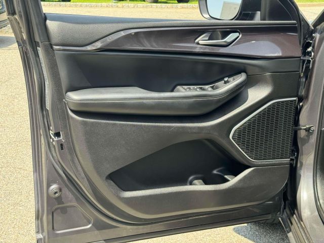 2022 Jeep Grand Cherokee L Laredo 4x4