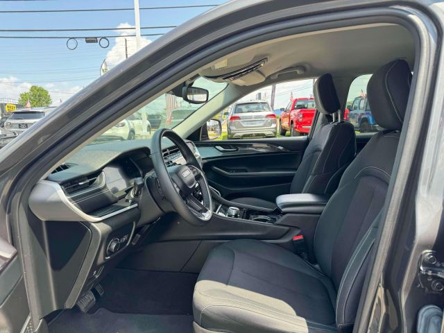 2022 Jeep Grand Cherokee L Laredo 4x4