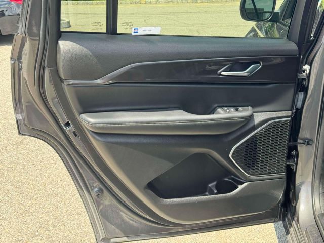 2022 Jeep Grand Cherokee L Laredo 4x4