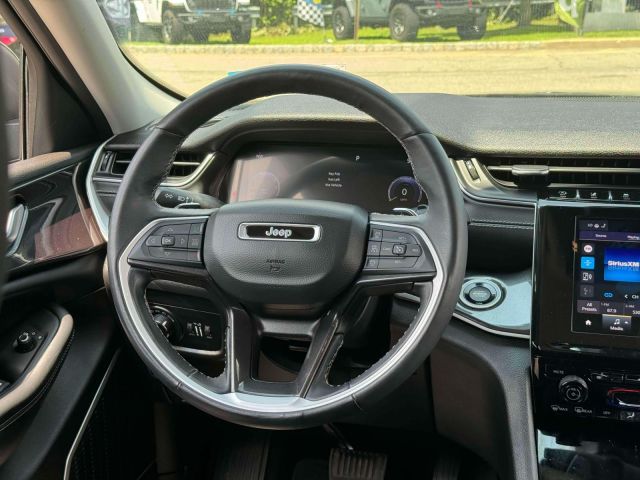 2022 Jeep Grand Cherokee L Laredo 4x4