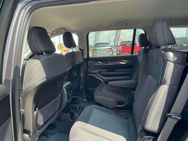 2022 Jeep Grand Cherokee L Laredo 4x4