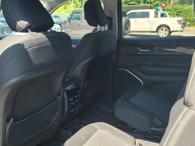 2022 Jeep Grand Cherokee L Laredo 4x4
